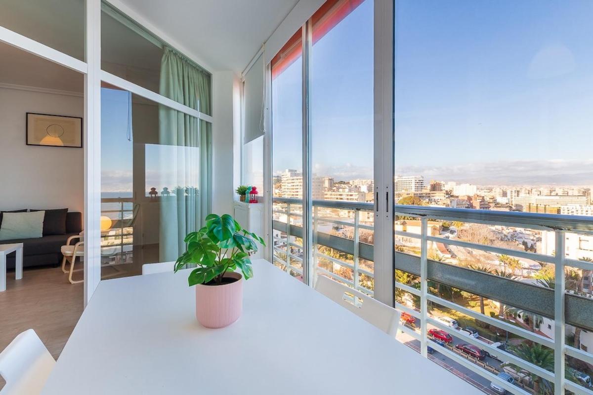 ¡Magnificas Vistas Al Mar! Piscina Y Wifi Gratis Lägenhet Torremolinos Exteriör bild